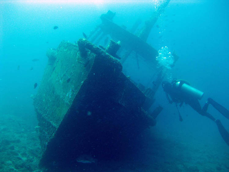 パダンバイ　ジュプンの沈没船