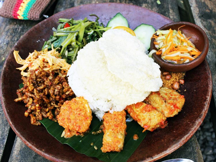 パダンバイ「topi inn」のおすすめランチ、ナシチャンプル