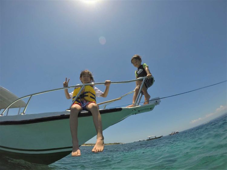 家族でシュノーケリング