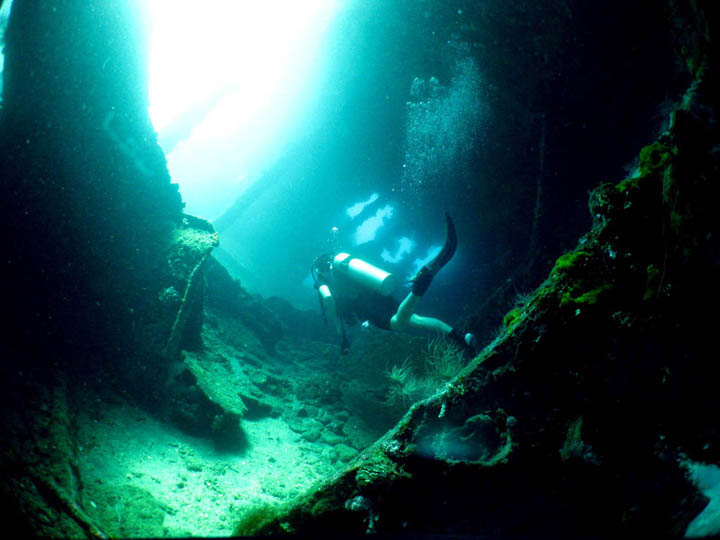 トランベン沈船の貨物室